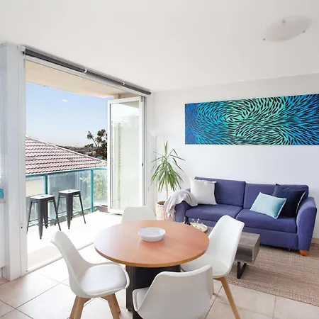 Sea Views Bondi Apartment *